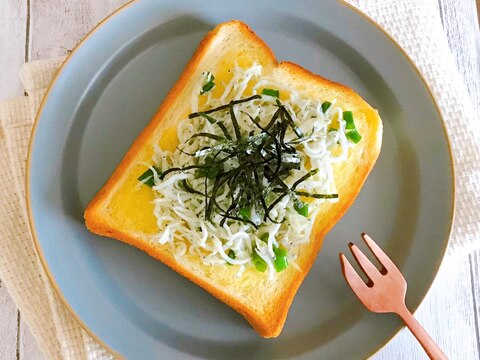 「海街diary」のしらすトースト♪